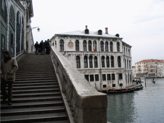 The external façade of the Rialto Bridge