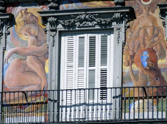 A detail of the Casa de la Panadería in Plaza Mayor in Madrid (on the right in the precedent image), after its restoration in the las decade