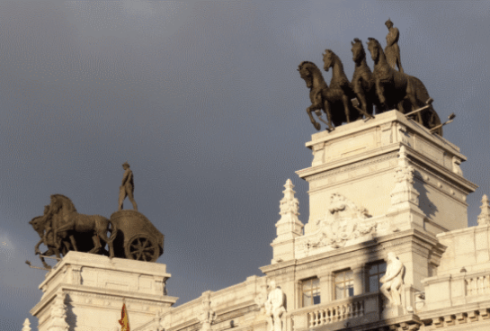 Details on calle de Alcalá. A former bank headquarters