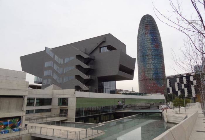 The lower side and the access of the street