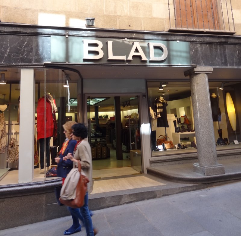 Looking to the shop from the street...